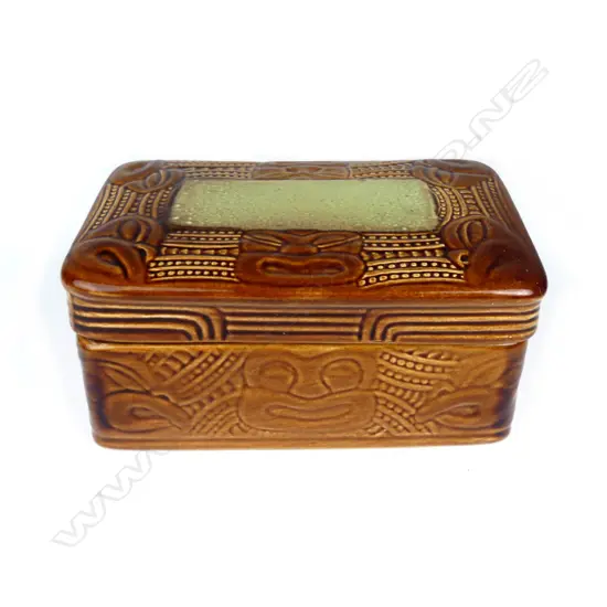 A Crown Lynn Wharetana ware trinket box