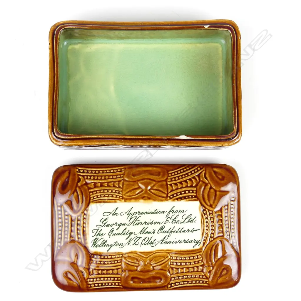 A Crown Lynn Wharetana ware trinket box Image 1++