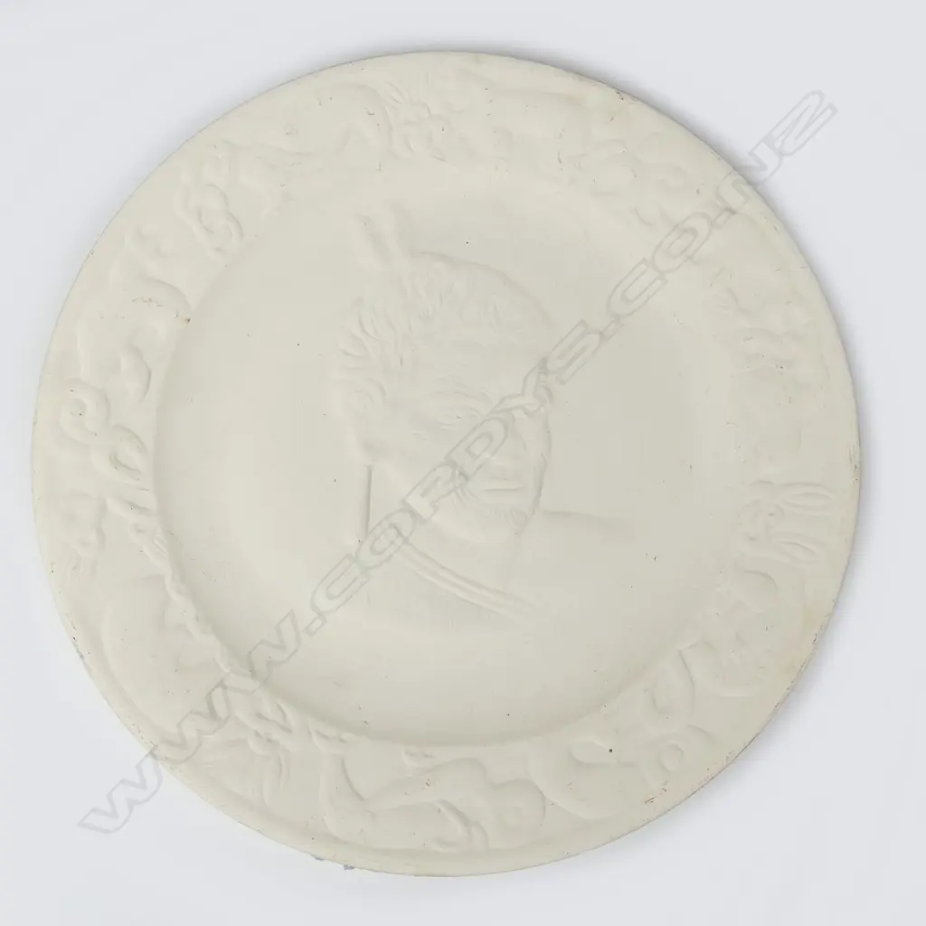 A Crown Lynn Wharetana ware wall plate 'Maori Chief' Image 1++