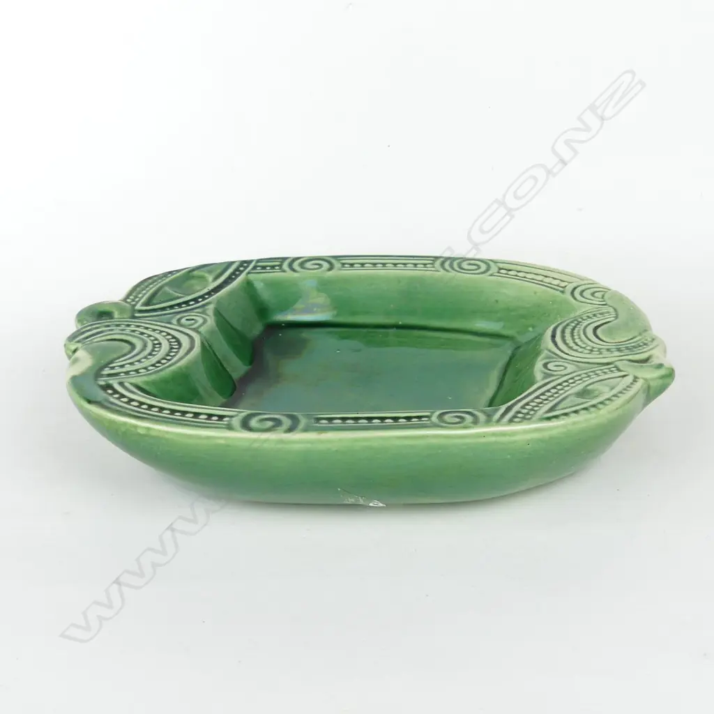 A Crown Lynn Wharetana ware Koruru Tray/ ashtray [large] Image 1++
