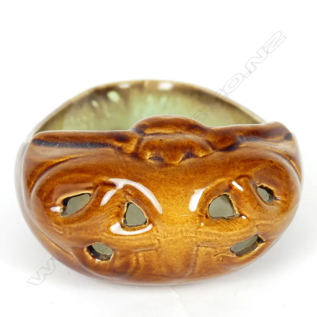 A Crown Lynn Wharetana Maori Art Pottery 'Canoe Bailer' dish Image 1++