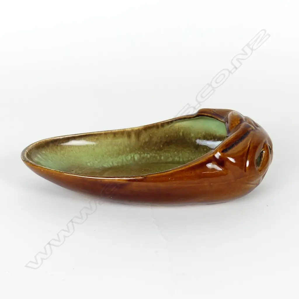 A Crown Lynn Wharetana Maori Art Pottery 'Canoe Bailer' dish Image 1++