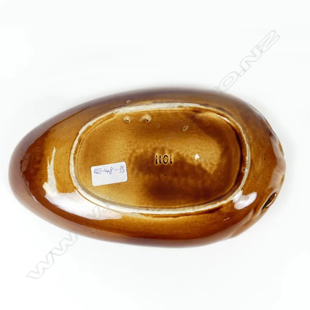 A Crown Lynn Wharetana Maori Art Pottery 'Canoe Bailer' dish Image 1++