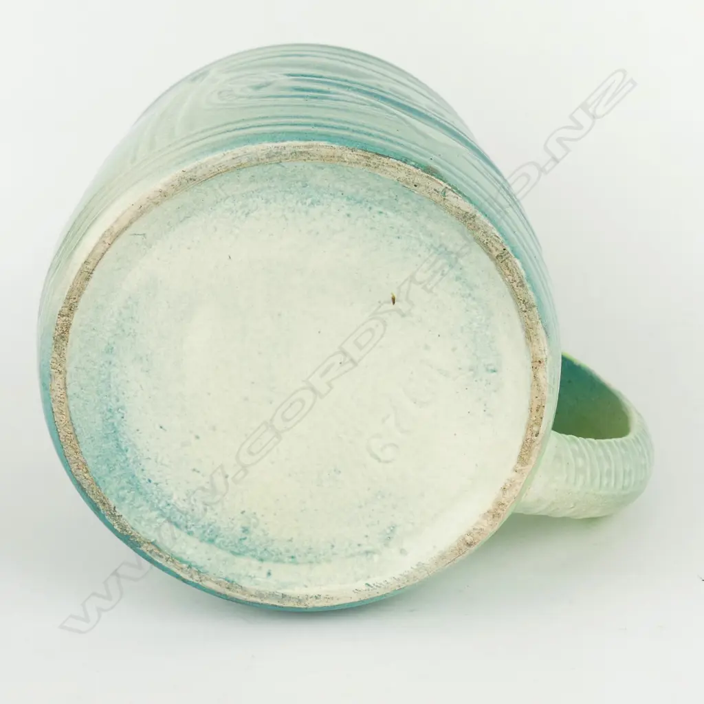 A Crown Lynn Wharetana ware 'Ruru and Weku' drinking mug Image 1++