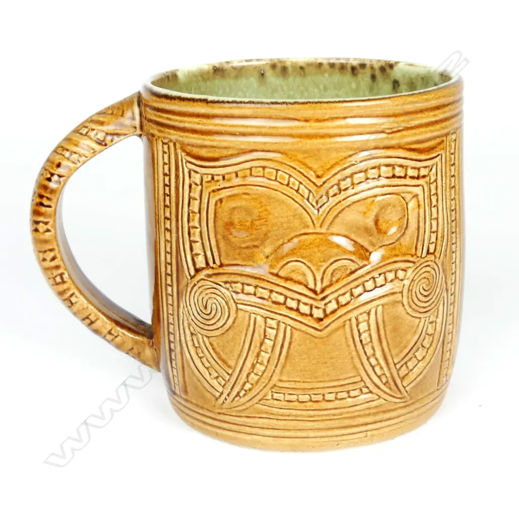 A Crown Lynn Wharetana Maori Art Pottery 'Ruru and Weku' drinking mug Image 1++