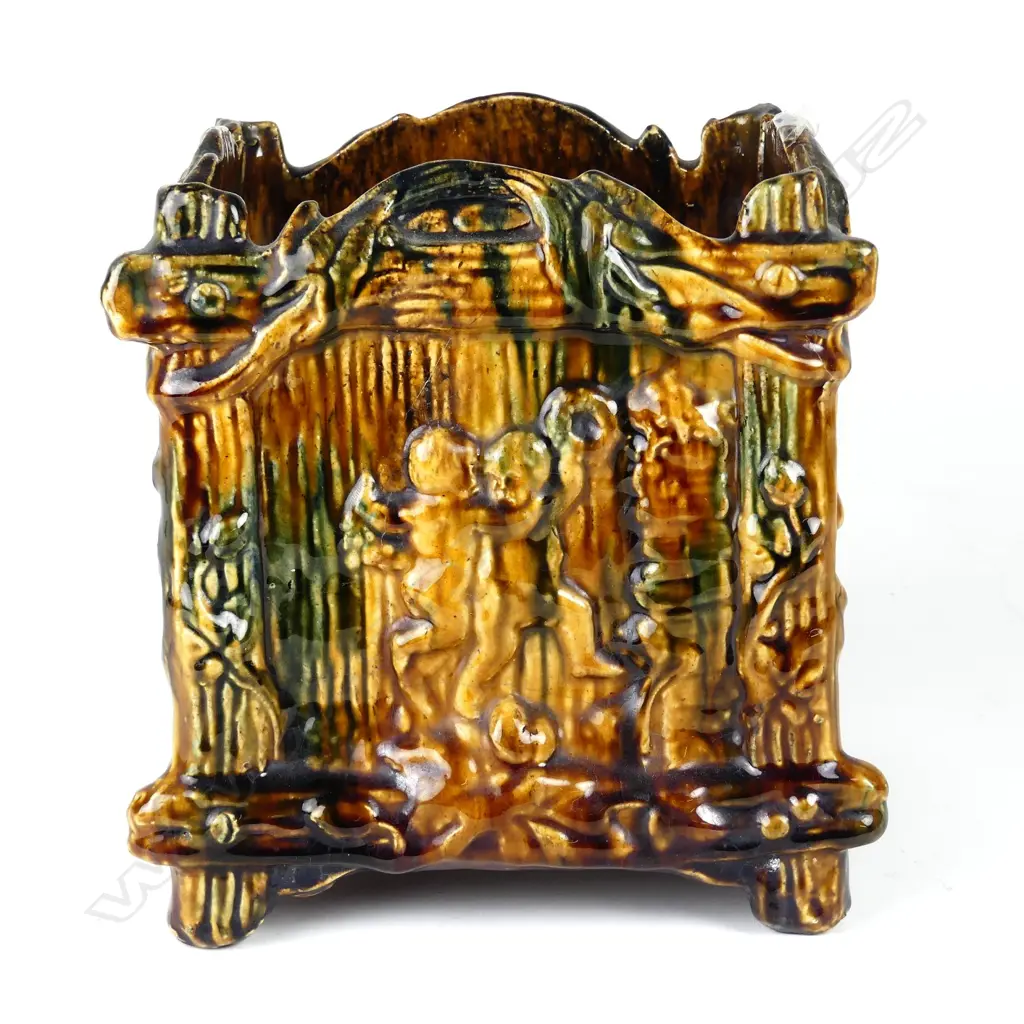 A good Luke Adams majolica glazed square jardinière Image 1++