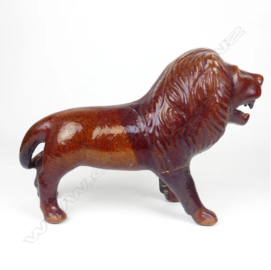 An unusual large Victorian pottery lion money bank Image 1++