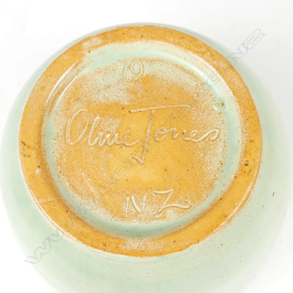 An Olive Jones small deep bowl Image 1++