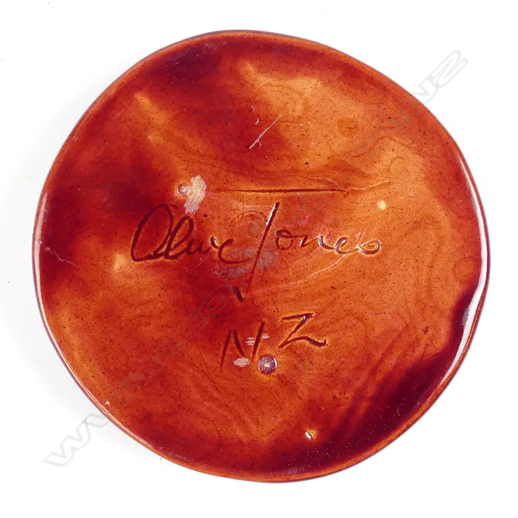 Olive Jones sculpted twin fish pin dish Image 1++