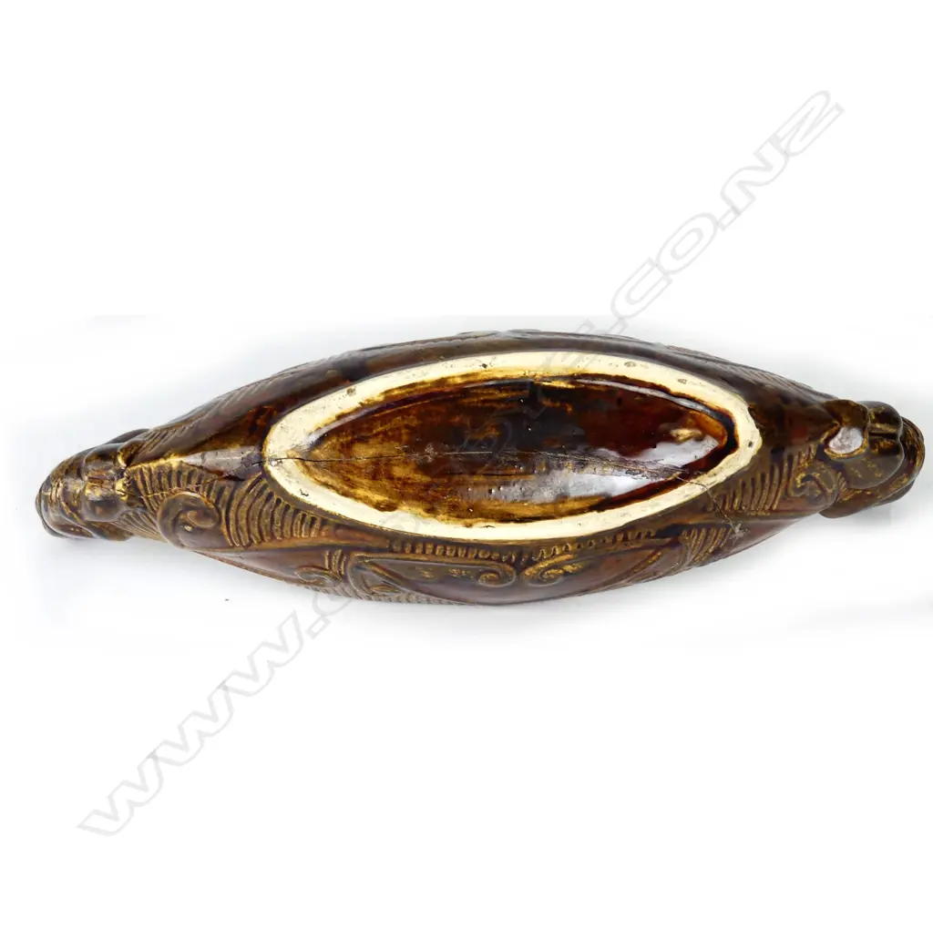 A vintage commercial pottery unknown ceramic Maori canoe Image 1++