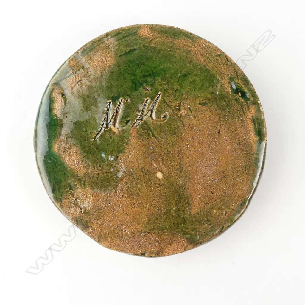 A vintage NZ studio pottery Maori decorated small dish Image 1++