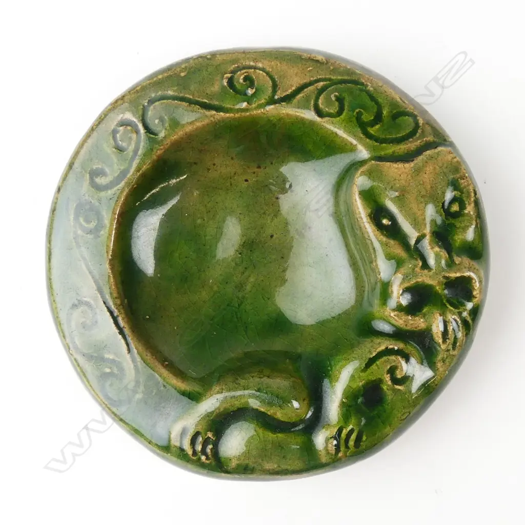 A vintage NZ studio pottery Maori decorated small dish Image 1++