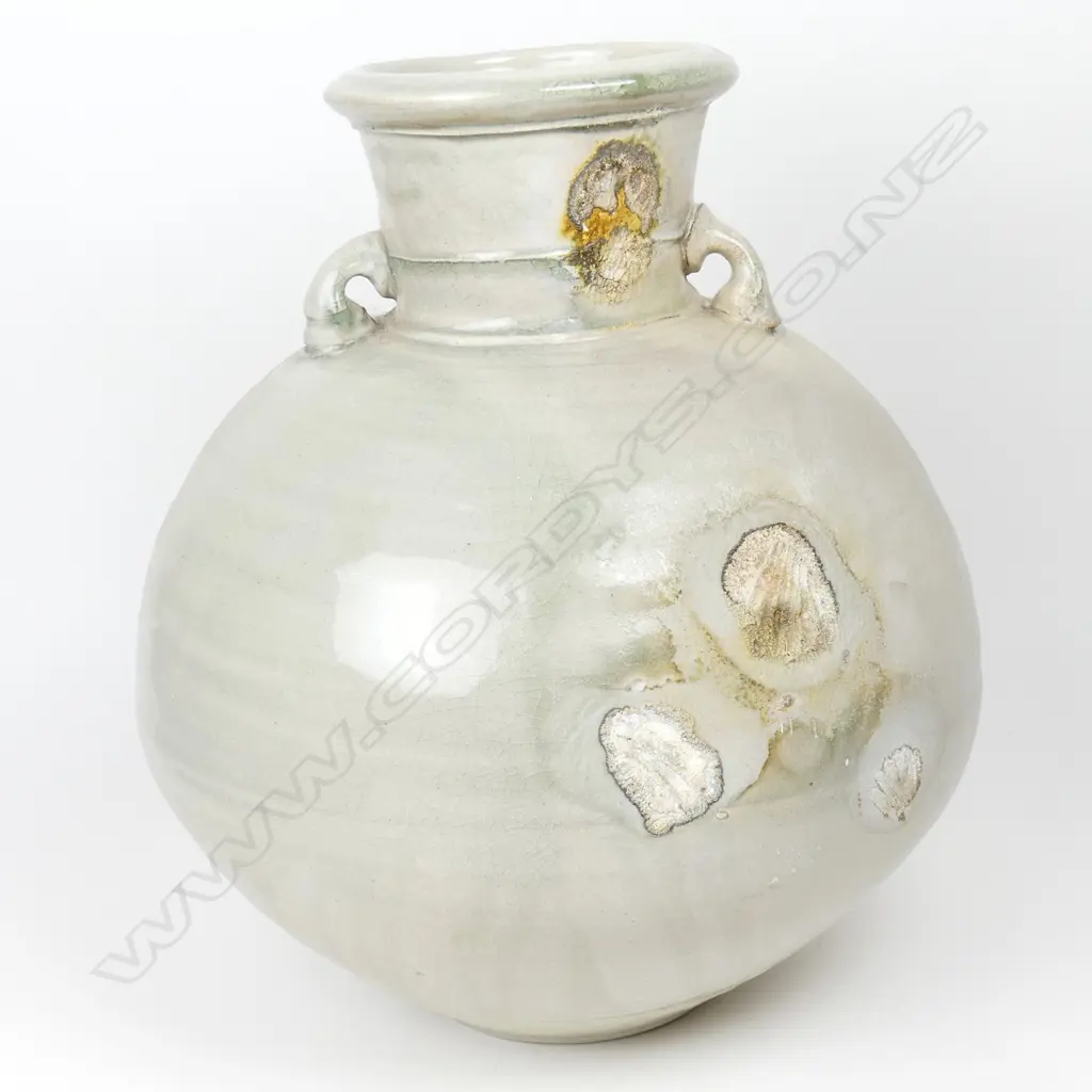 A large and impressive Chester Nealie salt glazed vessel Image 1++