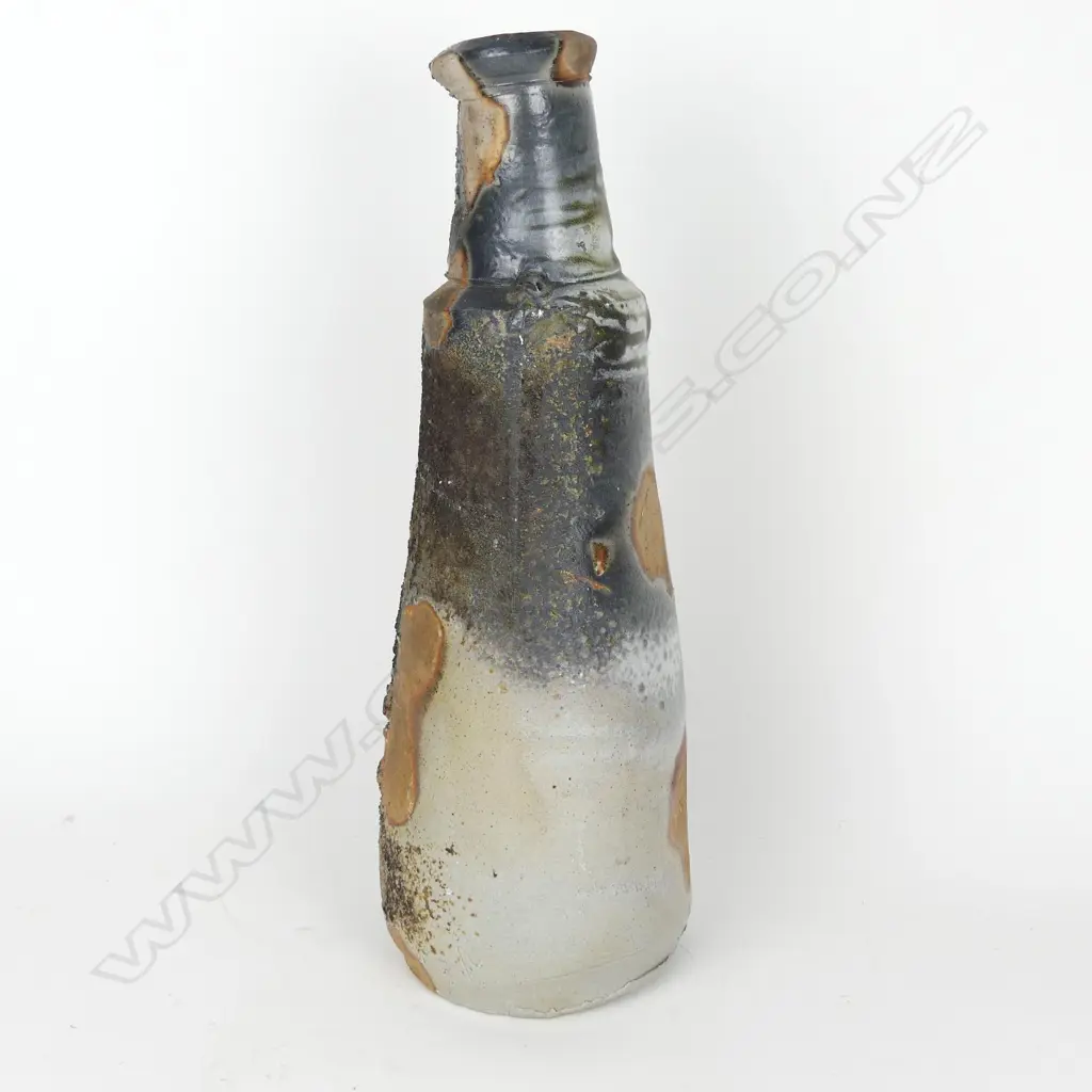 A Chester Nealie anagama vase Image 1++