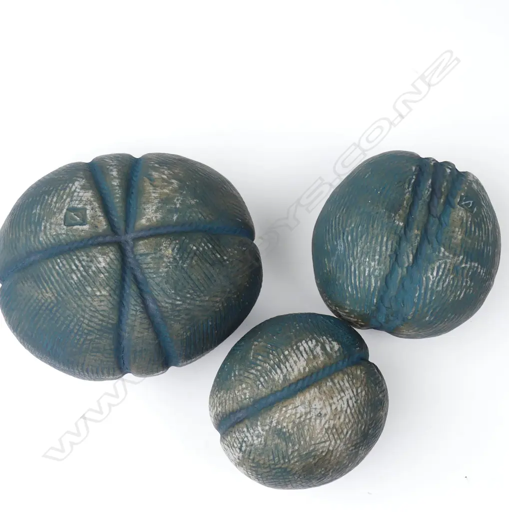 Three Chester Nealie porcelain sedge grass vases Image 1++