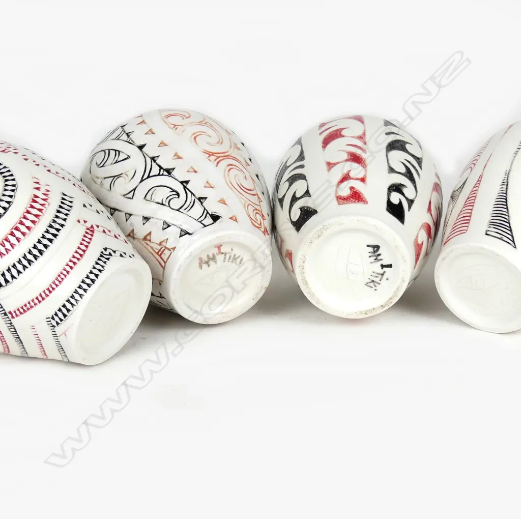 A set of four Stewart Fulljames (Rewa Gallery) whiteware vases Image 1++