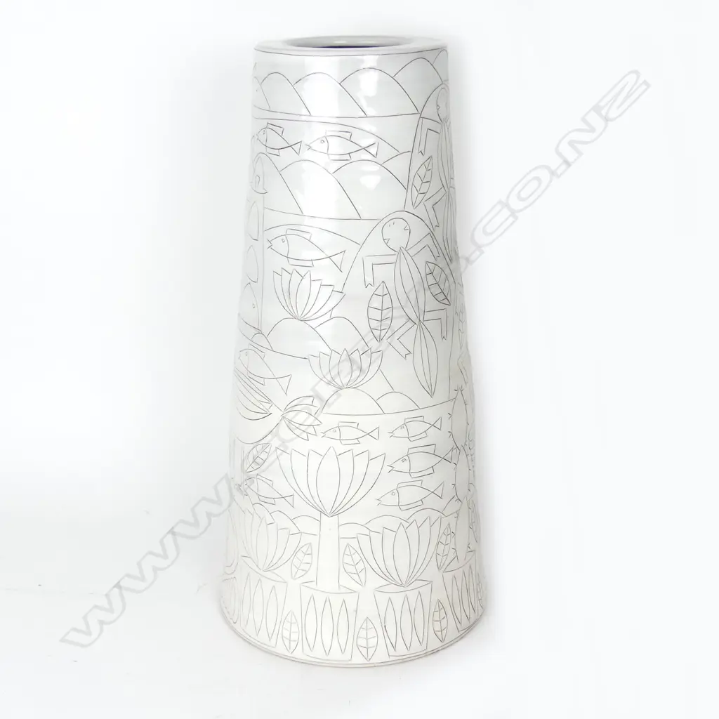 A large Stewart Fulljames (Rewa Gallery) whiteware vase Image 1++