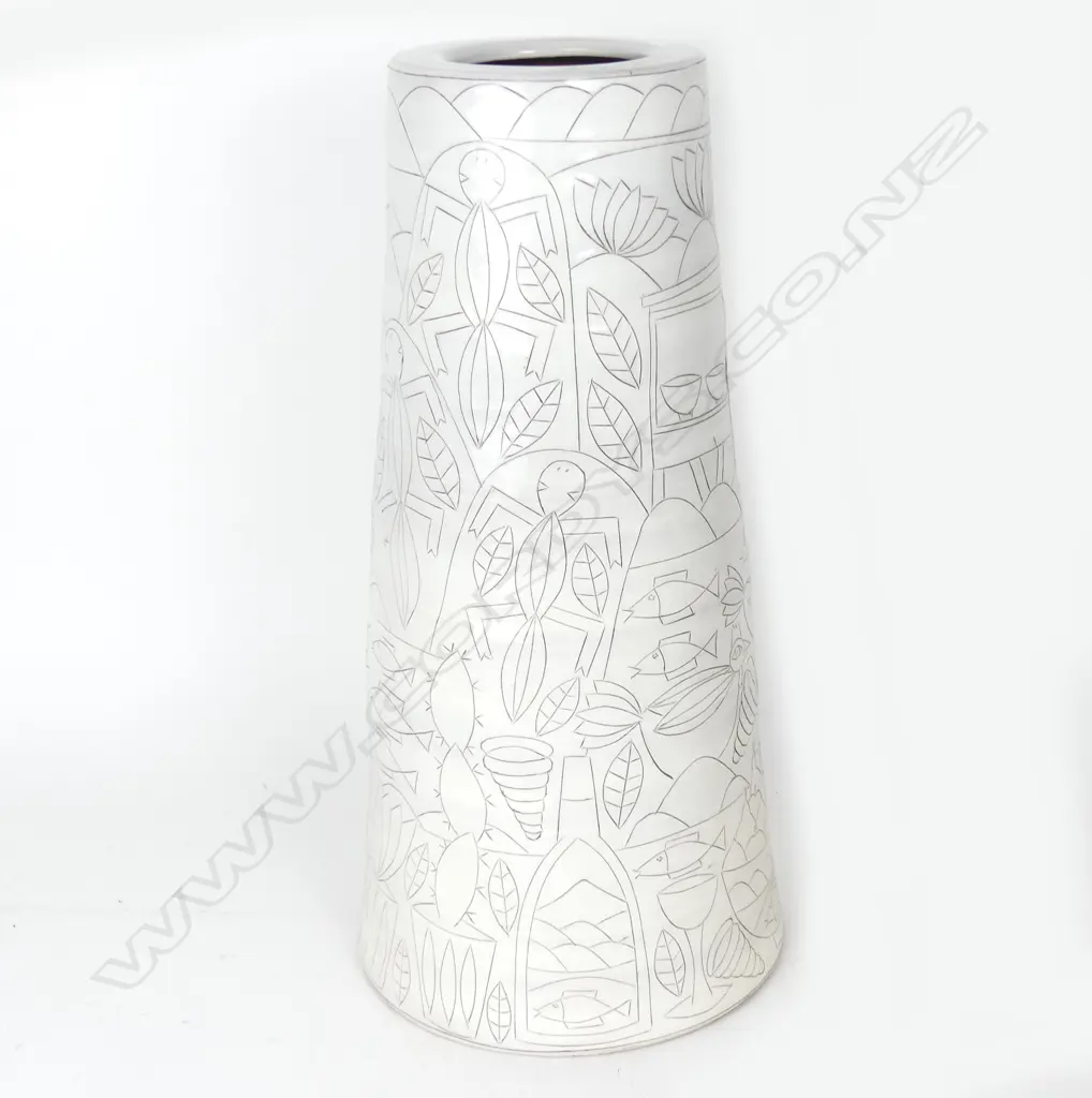 A large Stewart Fulljames (Rewa Gallery) whiteware vase Image 1++