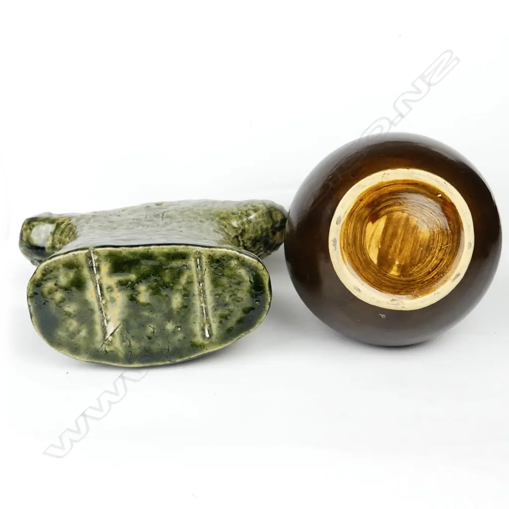 A Maori patterned gourd shaped vase Image 1++