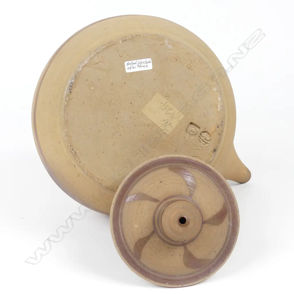 A Michael Cardew (UK Wenford Pottery) large teapot Image 1++