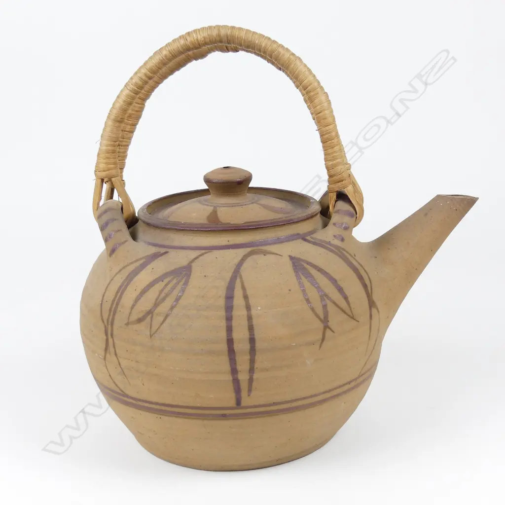 A Michael Cardew (UK Wenford Pottery) large teapot Image 1++