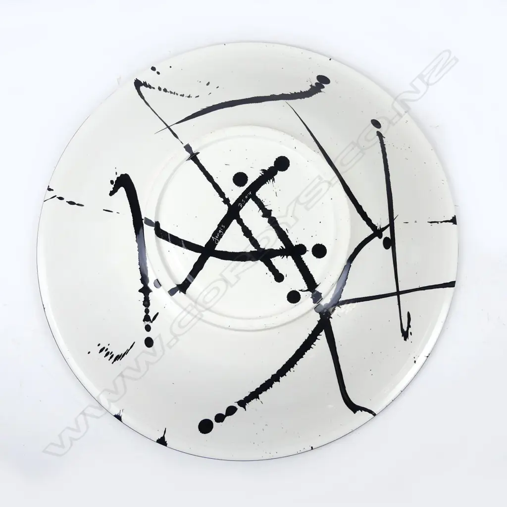 A large Jengis Poor pottery bowl Image 1++