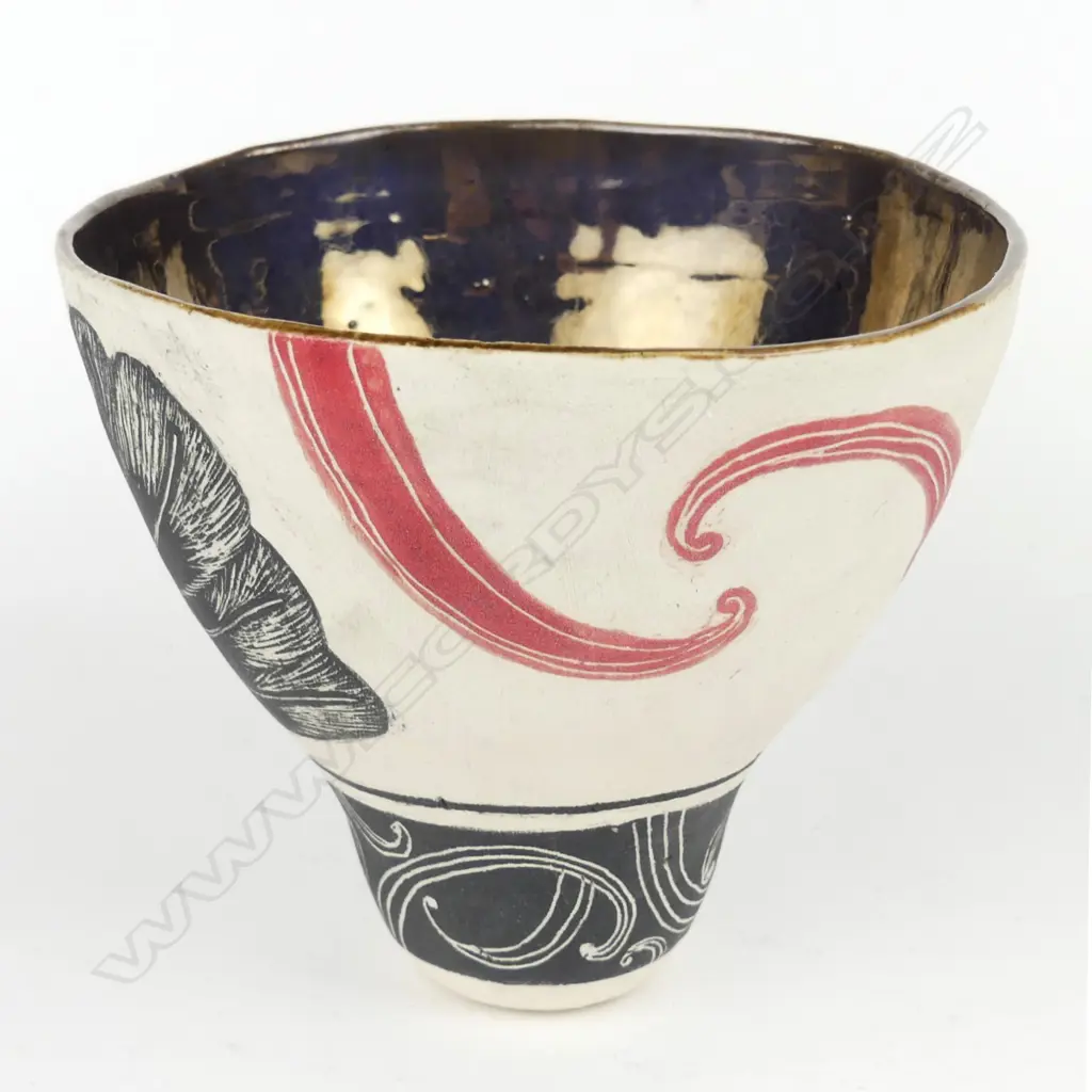 An Amber Smith contemporary studio pottery 'Tinkling Bowl' Image 1++