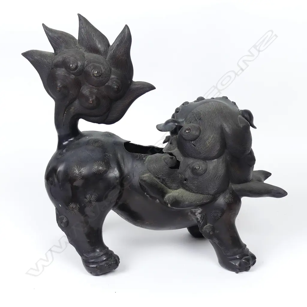 A large Japanese 19thC bronze shishi incense burner Image 1++