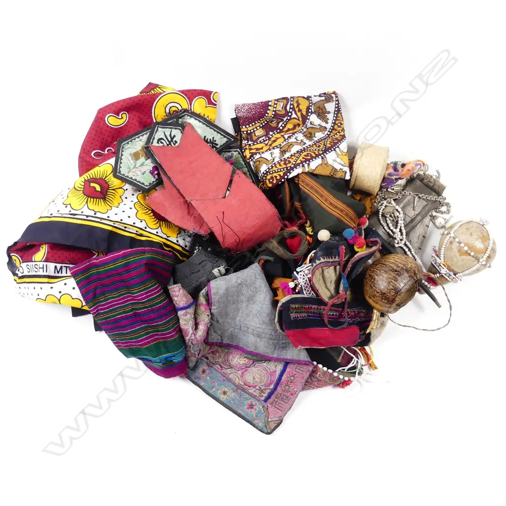 A Myanmar recycled plastic tape woven basket Image 1++