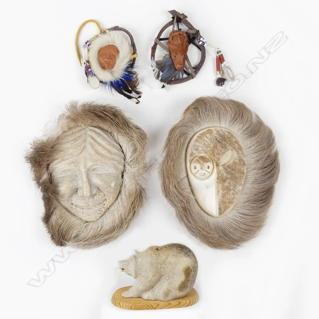 A carved Inuit bone polar bear Image 1++