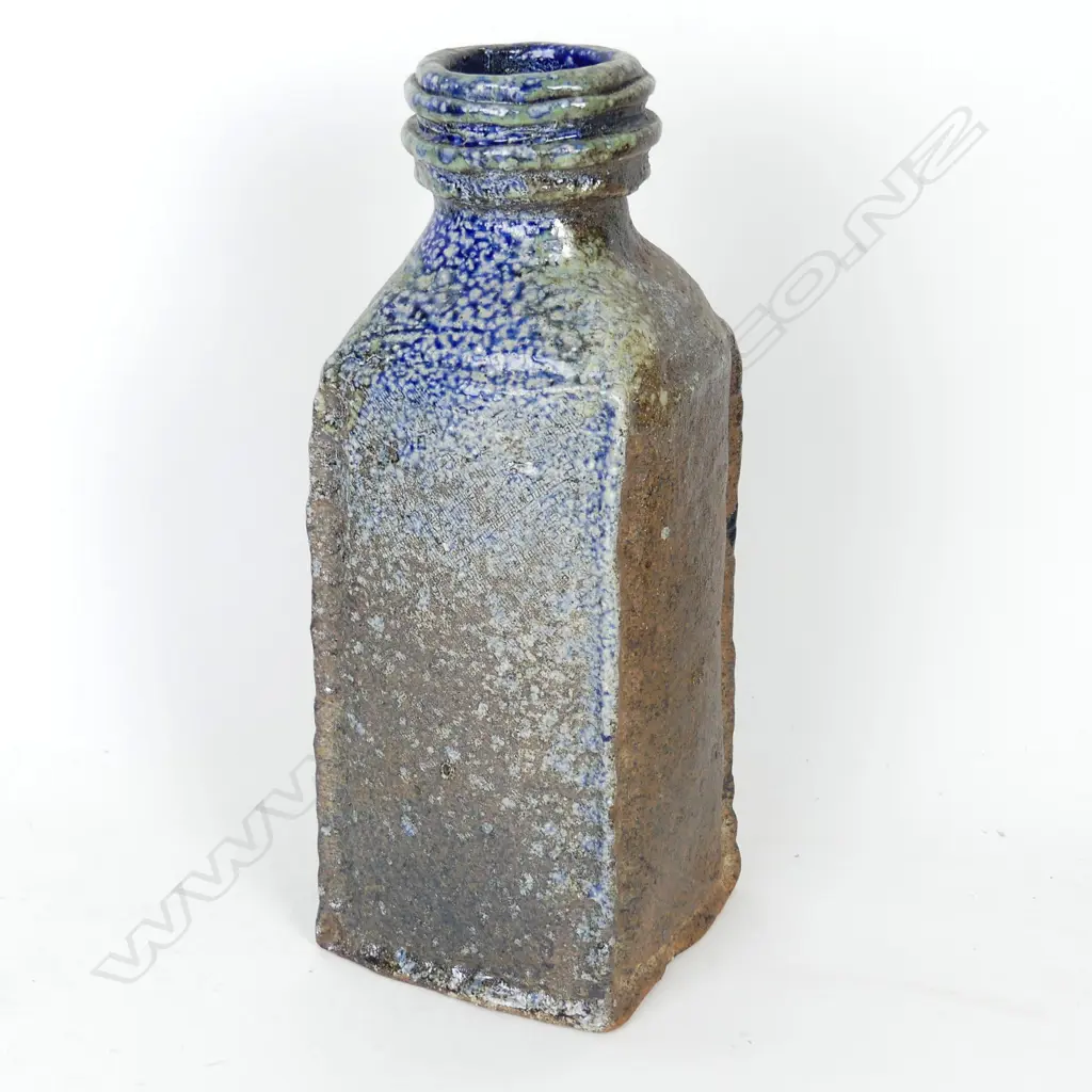 A slab-built bottle vase Image 1++