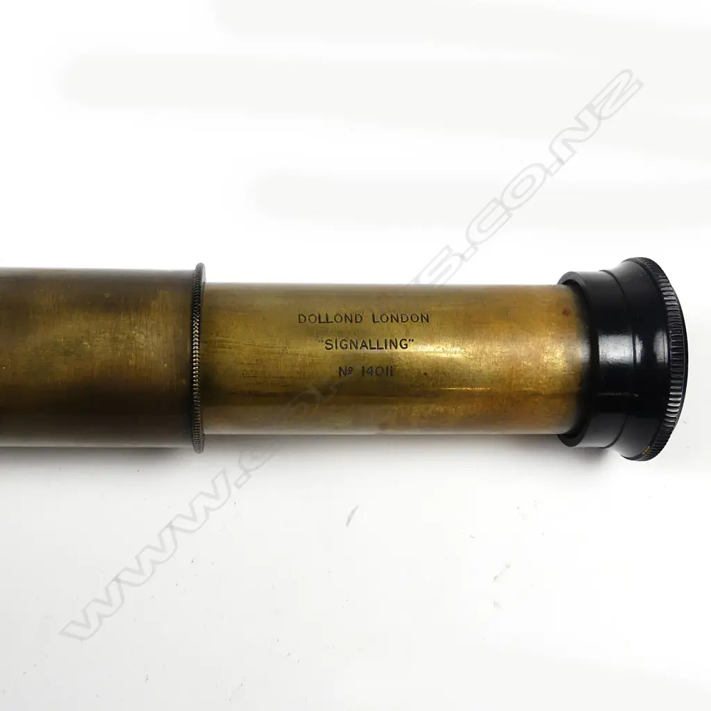 An early 20thC Dollond of London 'signalling' three-draw telescope Image 1++