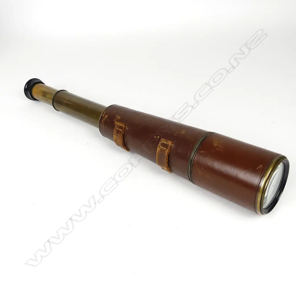 An early 20thC Dollond of London 'signalling' three-draw telescope Image 1++