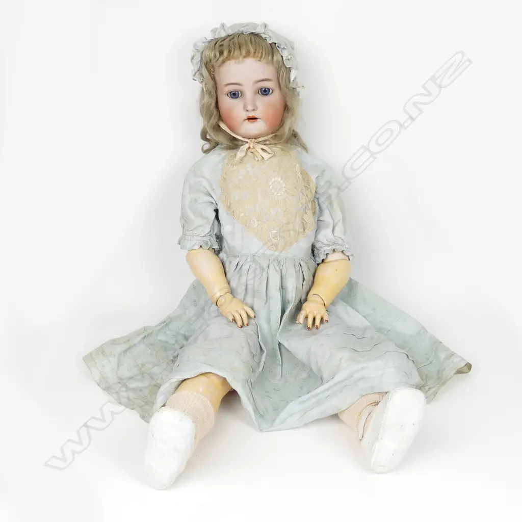 An antique Simon Halberg doll Image 1++