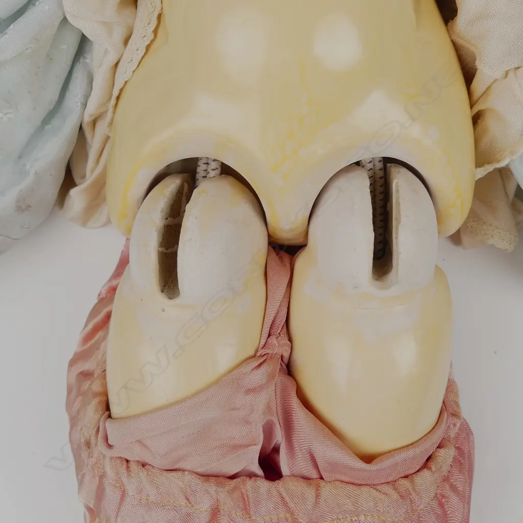 An antique Simon Halberg doll Image 1++