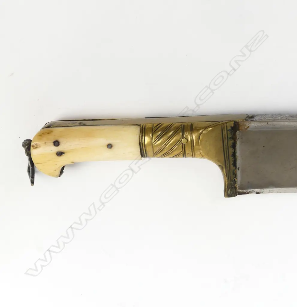A large Indo-Persian pesh-kabz knife Image 1++