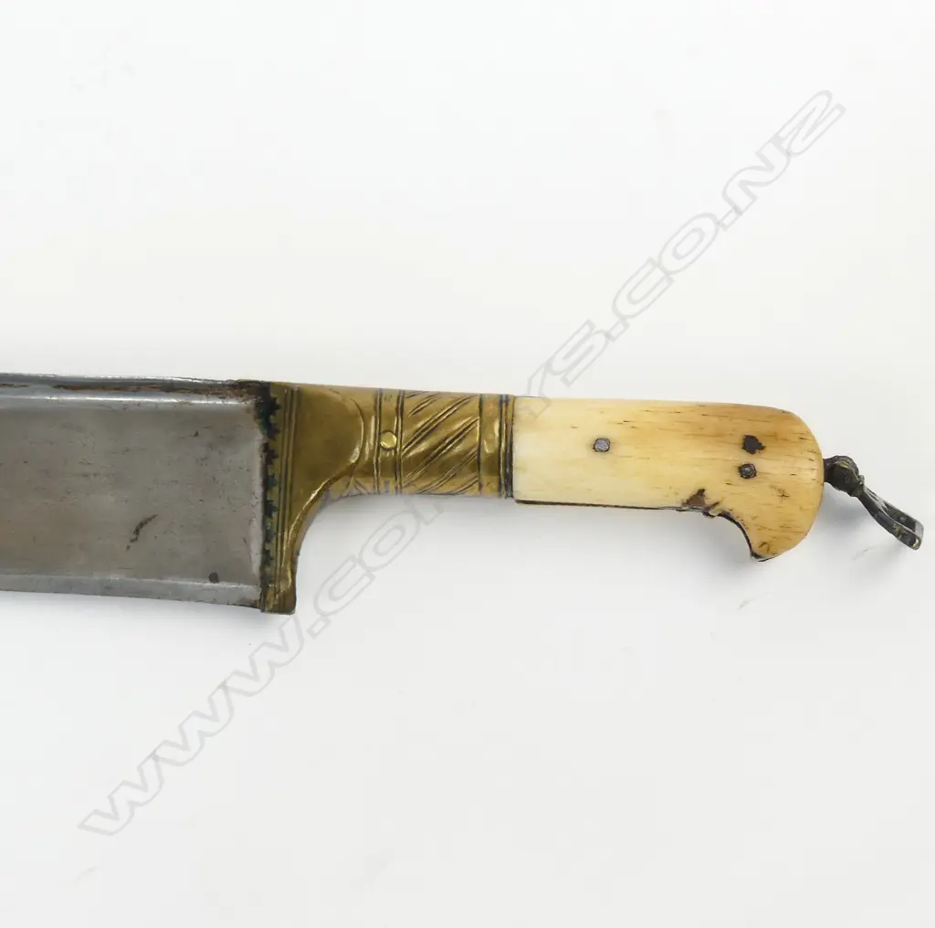 A large Indo-Persian pesh-kabz knife Image 1++