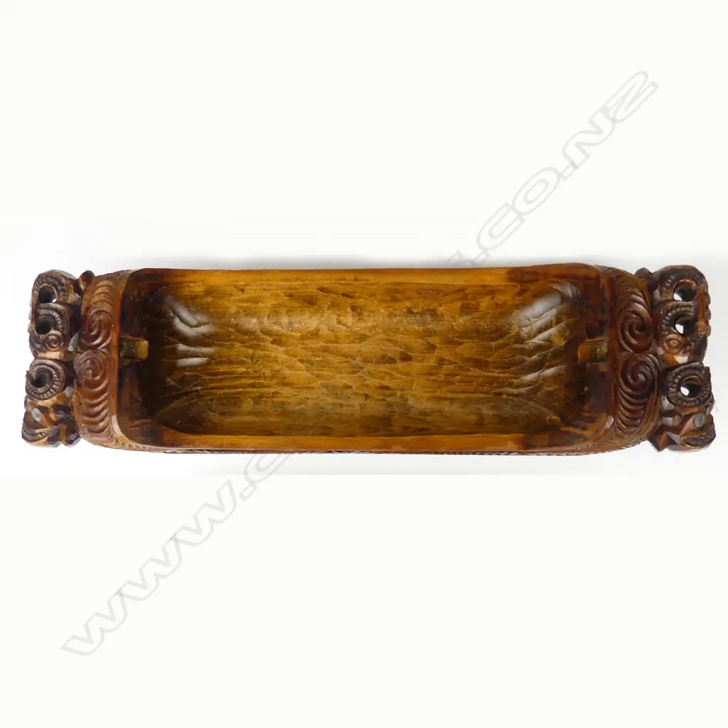 A c.1970s well carved waka huia Image 1++