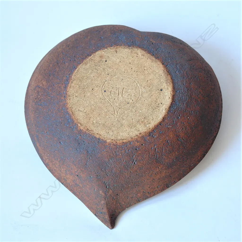 A good large Jim Greig hand built pottery 'unfolding form' bowl Image 1++