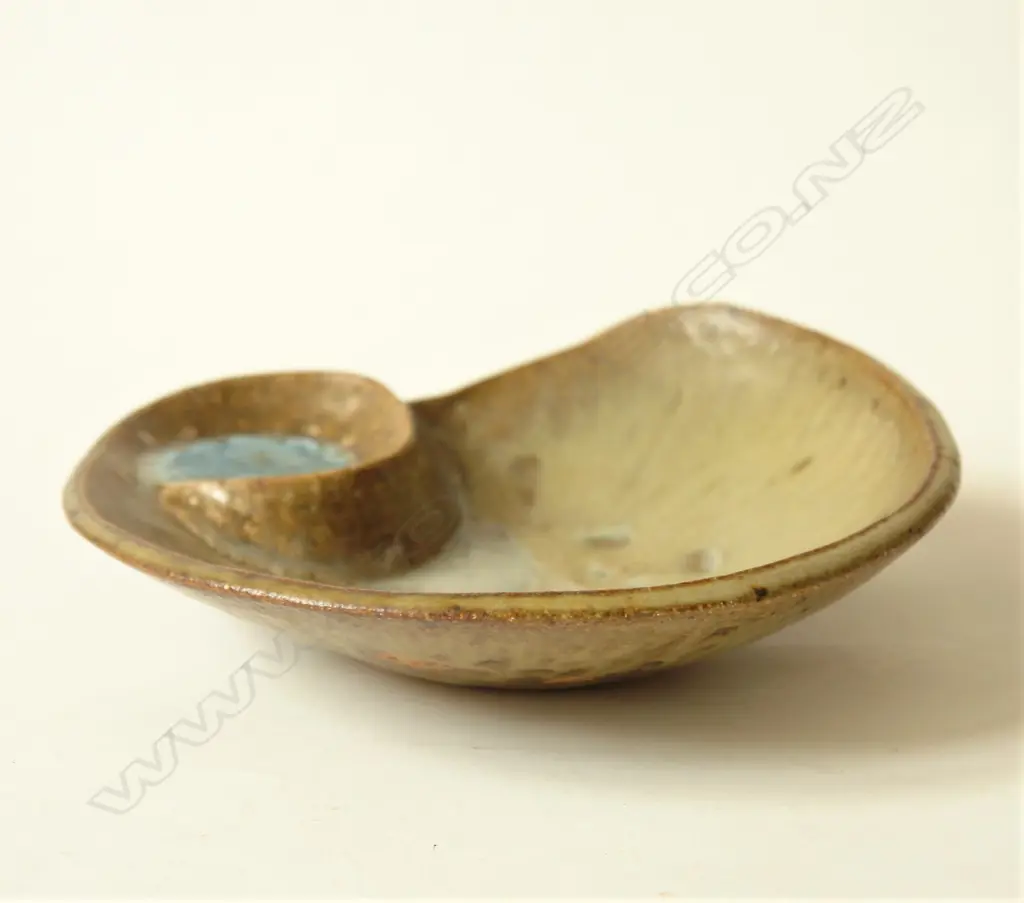 Jim Greig sculpted 'unfolding form' stoneware bowl Image 1++