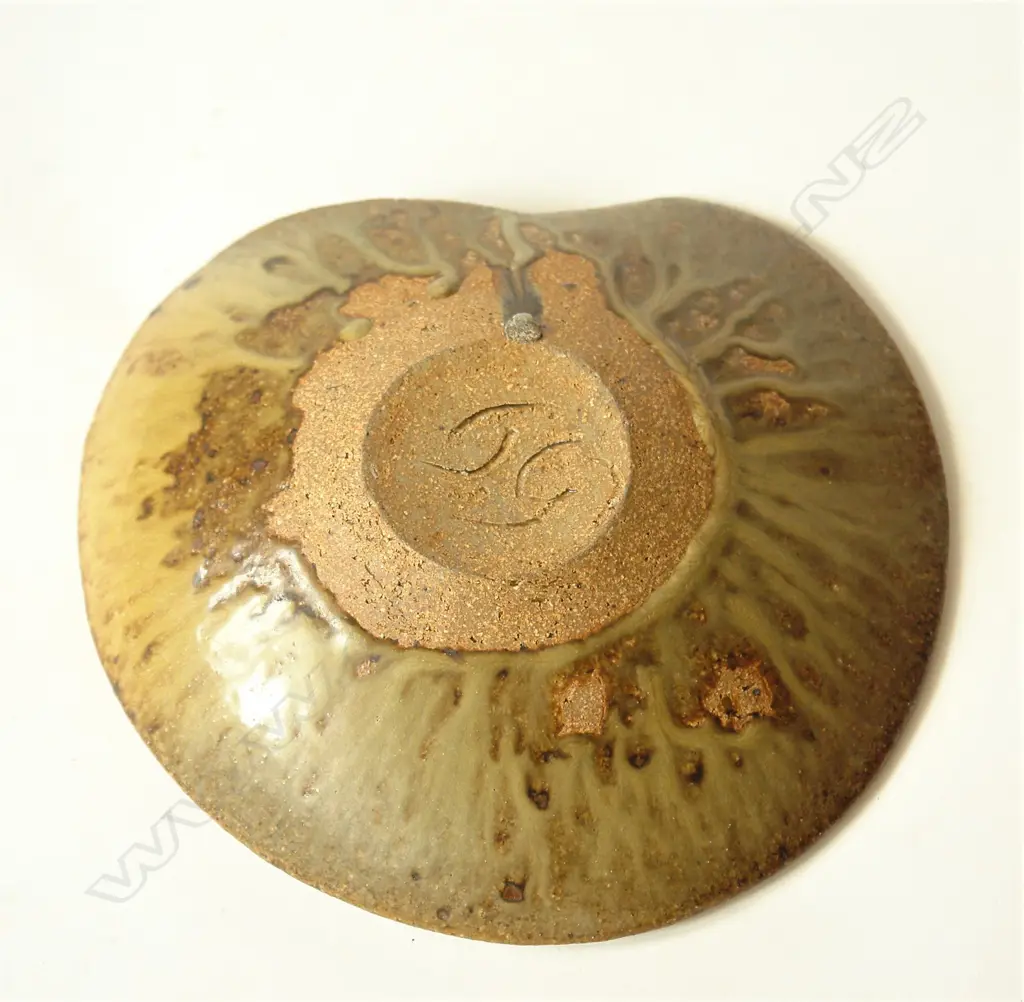 Jim Greig sculpted 'unfolding form' stoneware bowl Image 1++