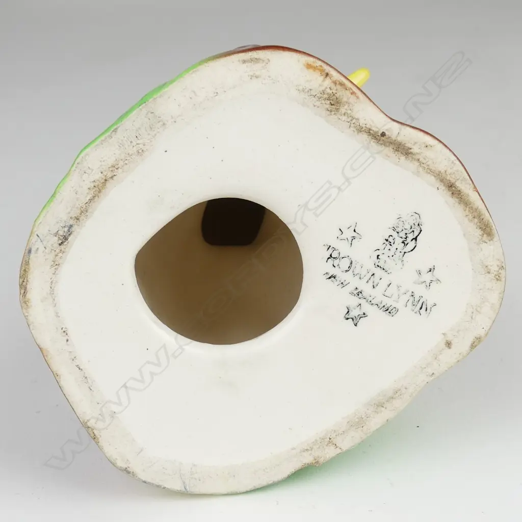 A Crown Lynn Kingfisher bird ornament Image 1++