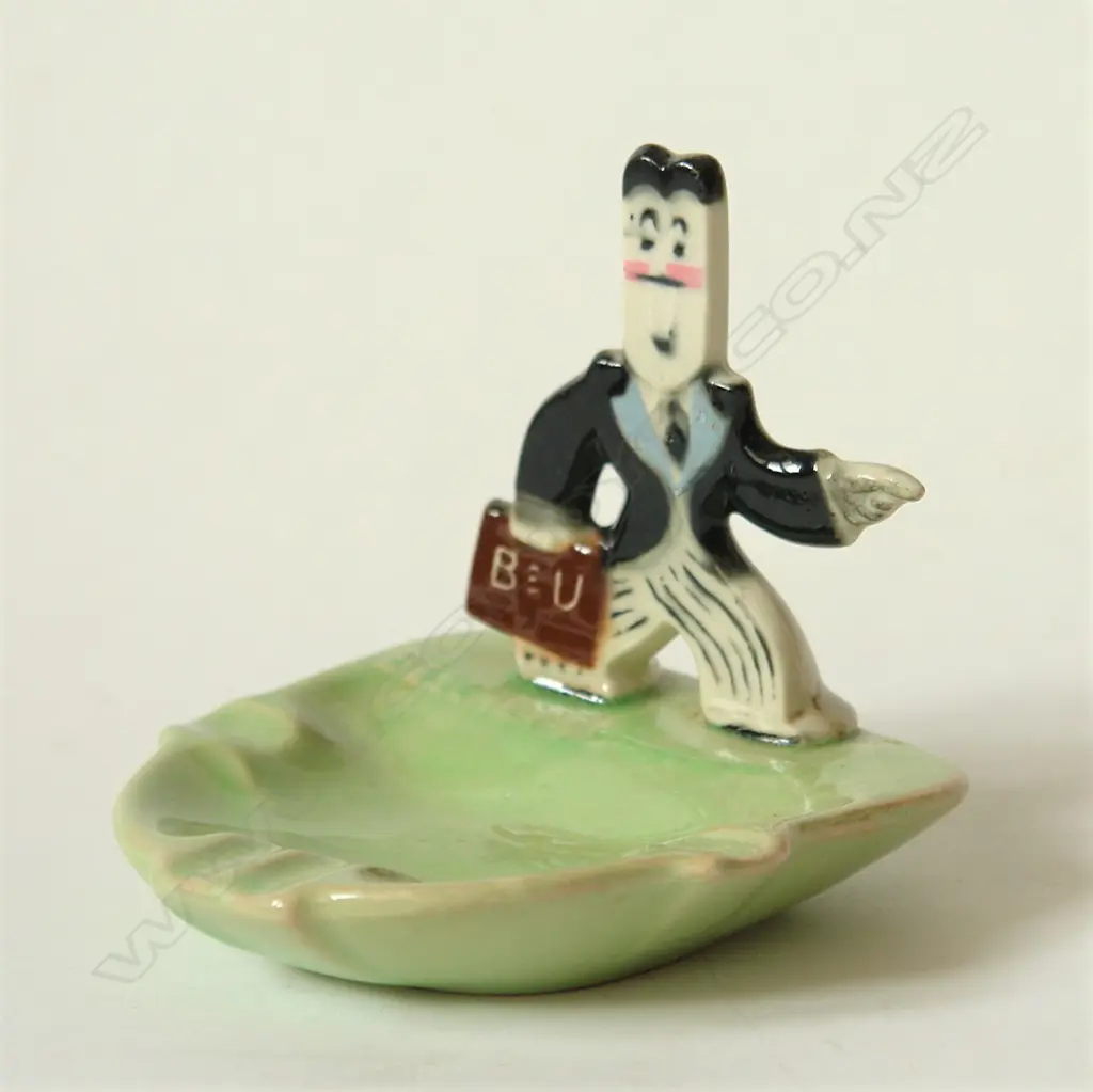 An uncommon Crown Lynn advertising ashtray Image 1++