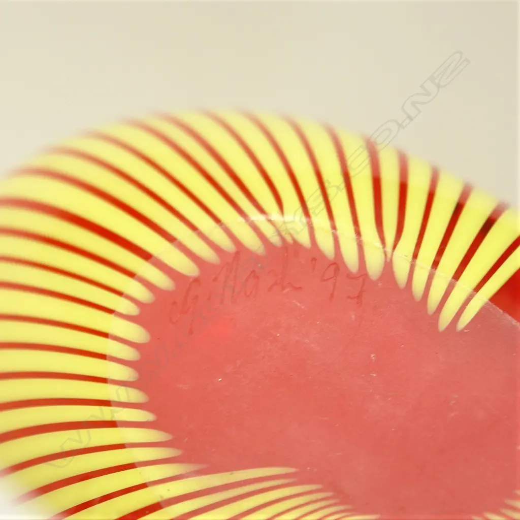 A large Garry Nash blown glass vase Image 1++