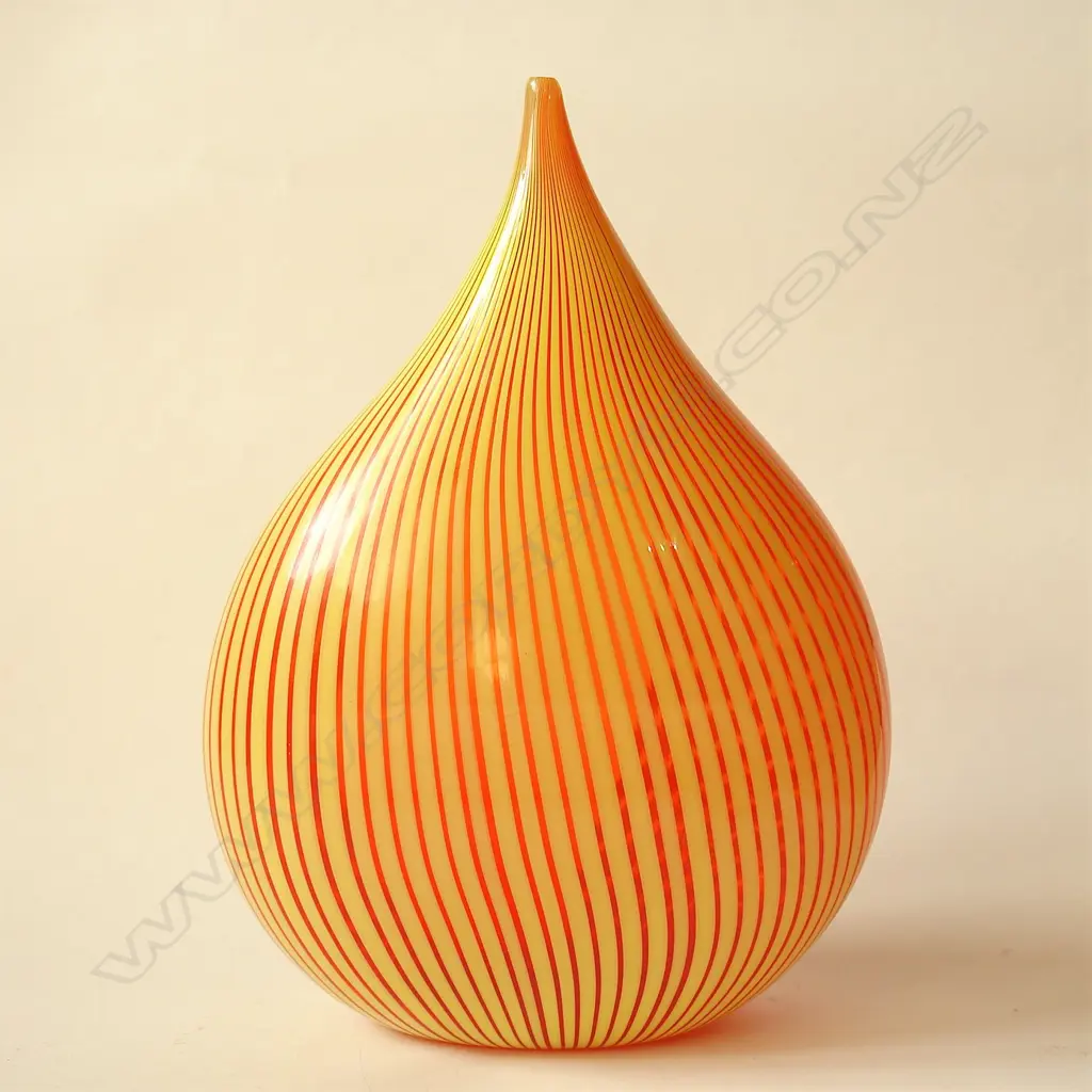 A large Garry Nash blown glass vase Image 1++