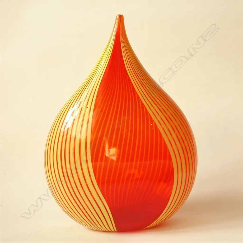 A large Garry Nash blown glass vase Image 1++