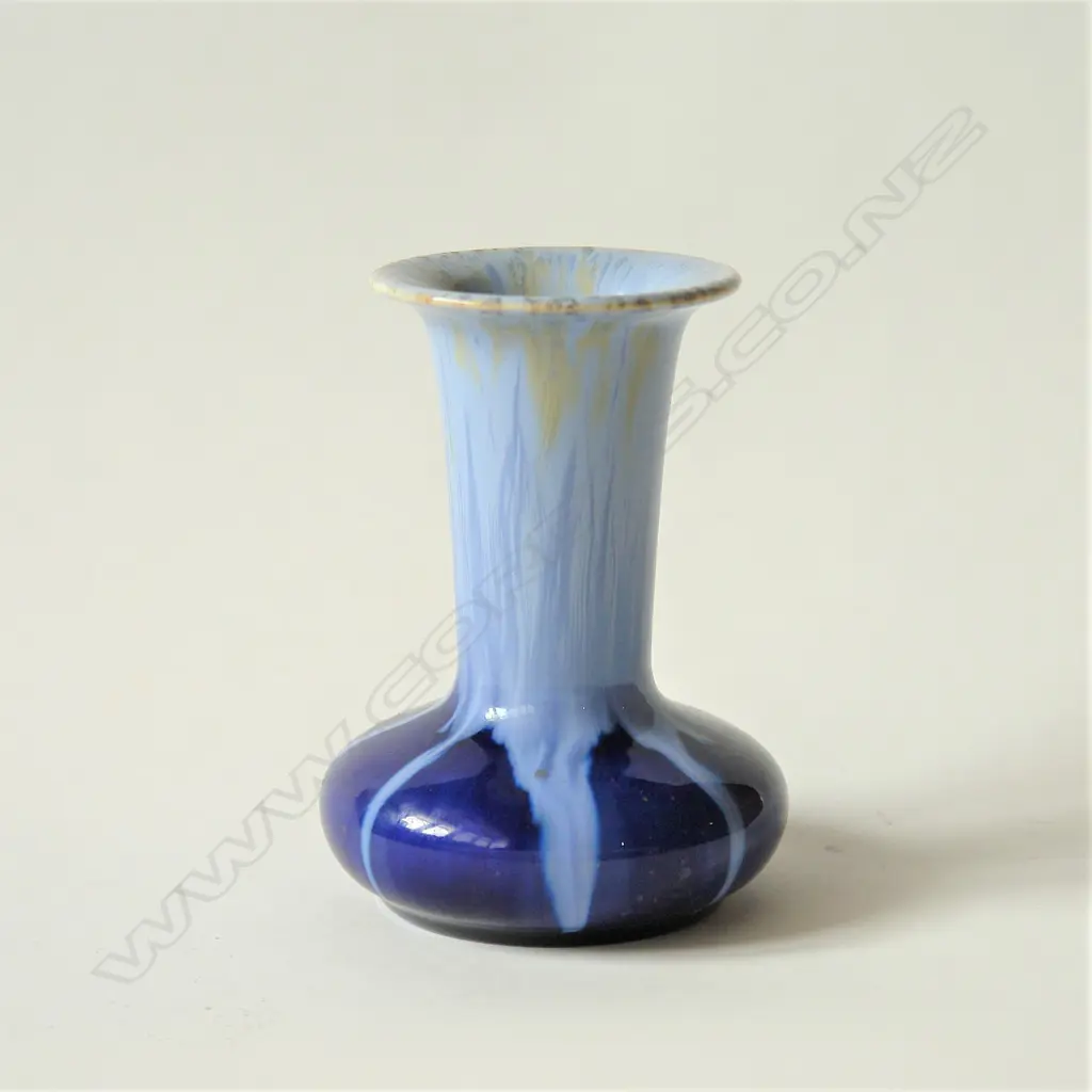 An Aultcliff blue vase Image 1++