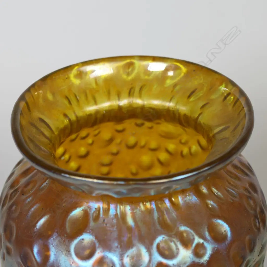 A Loetz style iridescent glass vase, Image 1++