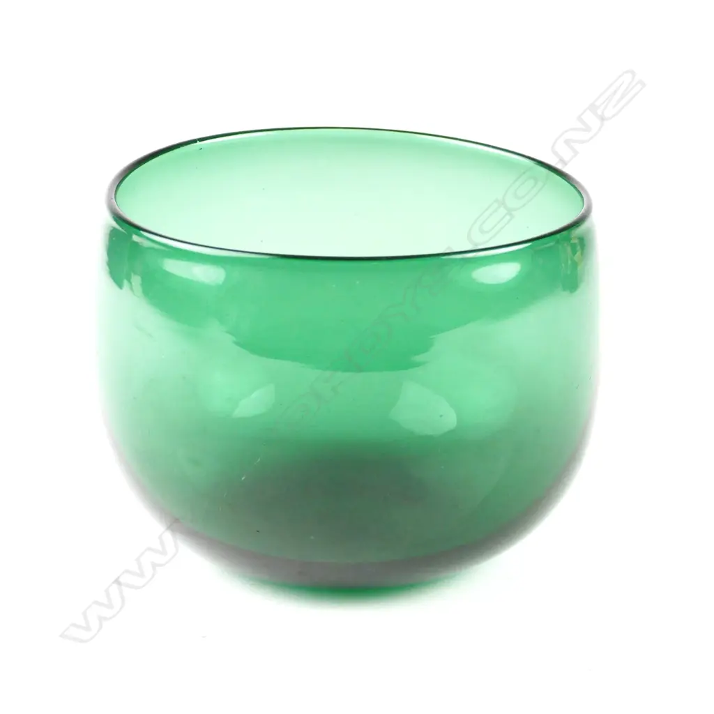 A 19thC Bristol green finger bowl Image 1++