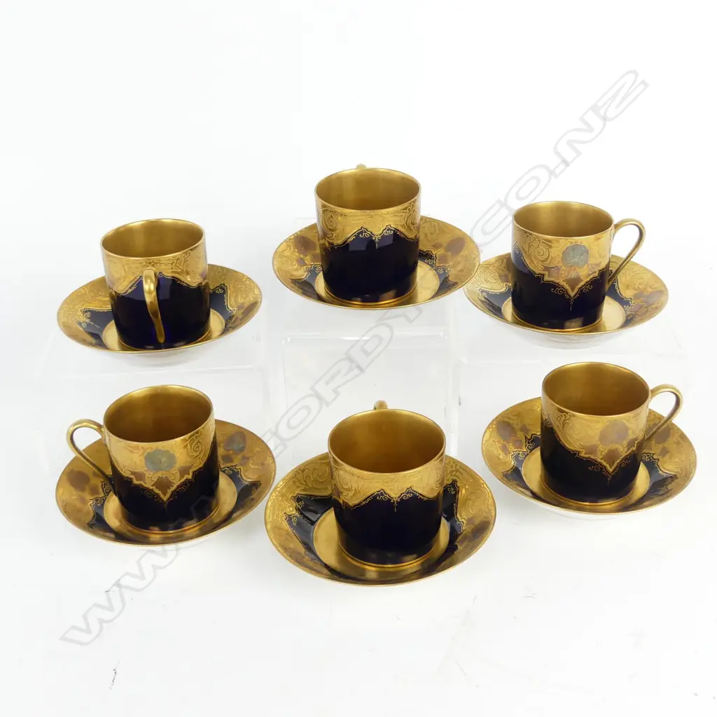 A set of Continental porcelain coffee cans and saucers Image 1++